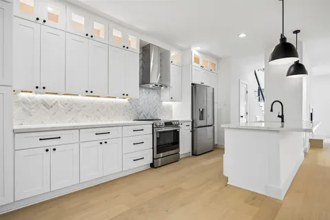 $815,000 | 5056 Academy Street, Houston, TX 77005