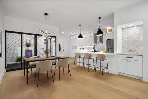 $815,000 | 5056 Academy Street, Houston, TX 77005