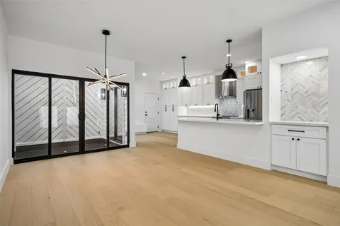 $815,000 | 5056 Academy Street, Houston, TX 77005