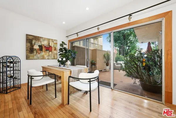 $945,000 | 612 South Barrington Avenue, Unit 213, Los Angeles, CA 90049