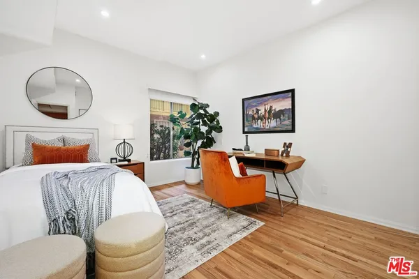$945,000 | 612 South Barrington Avenue, Unit 213, Los Angeles, CA 90049