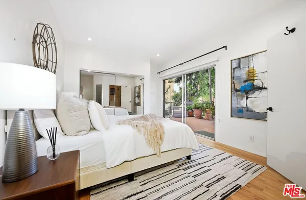 $945,000 | 612 South Barrington Avenue, Unit 213, Los Angeles, CA 90049