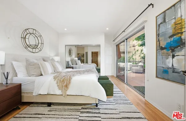 $945,000 | 612 South Barrington Avenue, Unit 213, Los Angeles, CA 90049