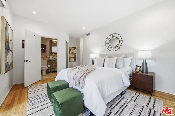 $945,000 | 612 South Barrington Avenue, Unit 213, Los Angeles, CA 90049