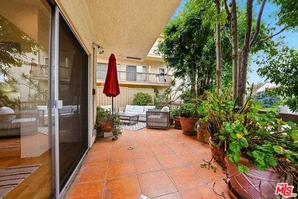 $945,000 | 612 South Barrington Avenue, Unit 213, Los Angeles, CA 90049