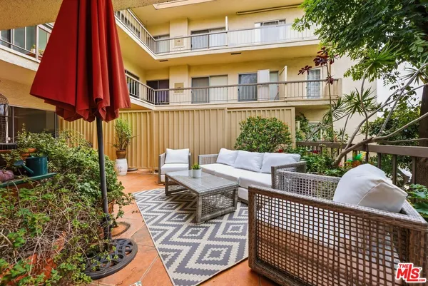 $945,000 | 612 South Barrington Avenue, Unit 213, Los Angeles, CA 90049