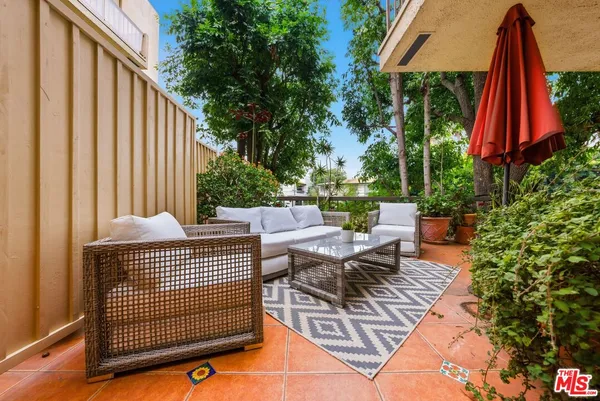 $945,000 | 612 South Barrington Avenue, Unit 213, Los Angeles, CA 90049