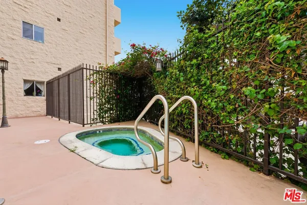 $945,000 | 612 South Barrington Avenue, Unit 213, Los Angeles, CA 90049