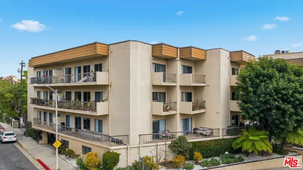 $945,000 | 612 South Barrington Avenue, Unit 213, Los Angeles, CA 90049