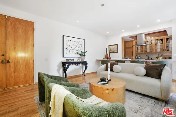 $945,000 | 612 South Barrington Avenue, Unit 213, Los Angeles, CA 90049