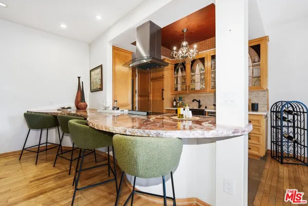 $945,000 | 612 South Barrington Avenue, Unit 213, Los Angeles, CA 90049