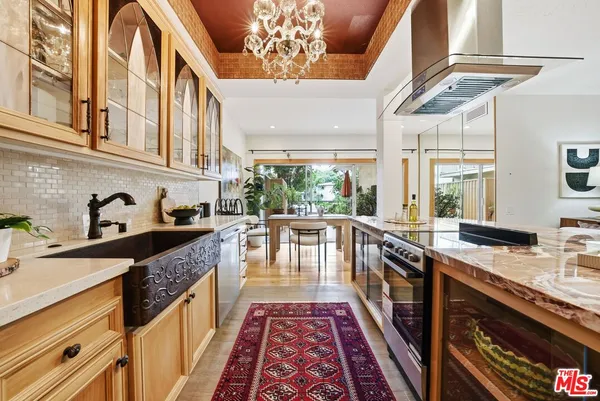 $945,000 | 612 South Barrington Avenue, Unit 213, Los Angeles, CA 90049