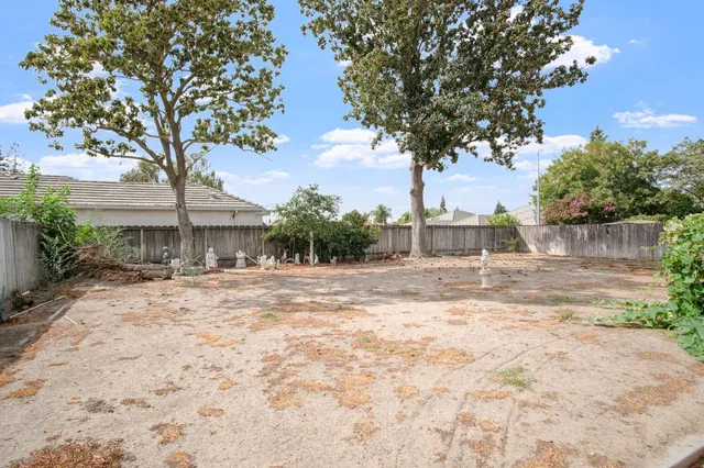 $975,000 | 984 East Woodward Avenue, Manteca, CA 95337