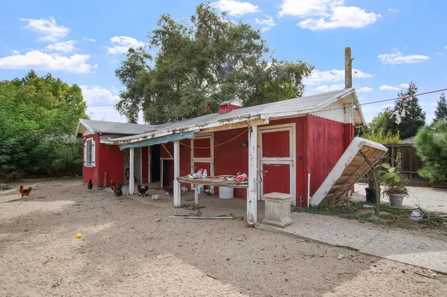 $975,000 | 984 East Woodward Avenue, Manteca, CA 95337