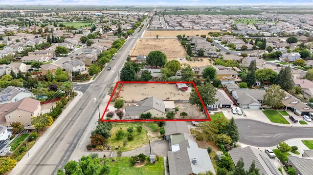 $975,000 | 984 East Woodward Avenue, Manteca, CA 95337