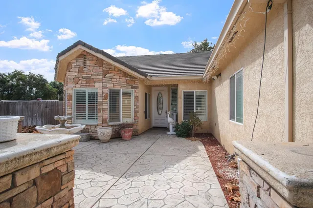 $975,000 | 984 East Woodward Avenue, Manteca, CA 95337