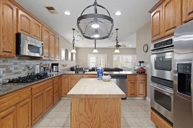 $975,000 | 984 East Woodward Avenue, Manteca, CA 95337