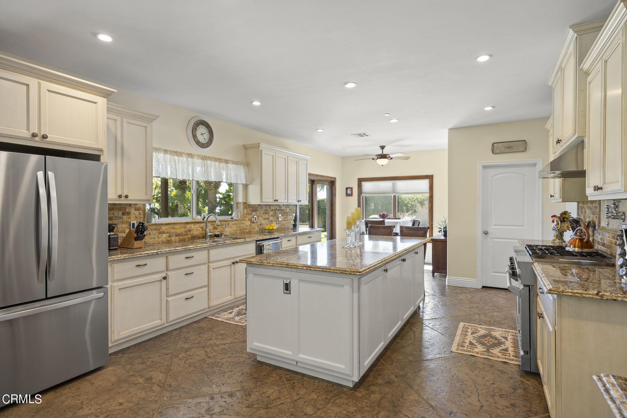 1006 Mesa Drive Camarillo, CA 93010 - Photo 21 of 74 Chef's Kitchen