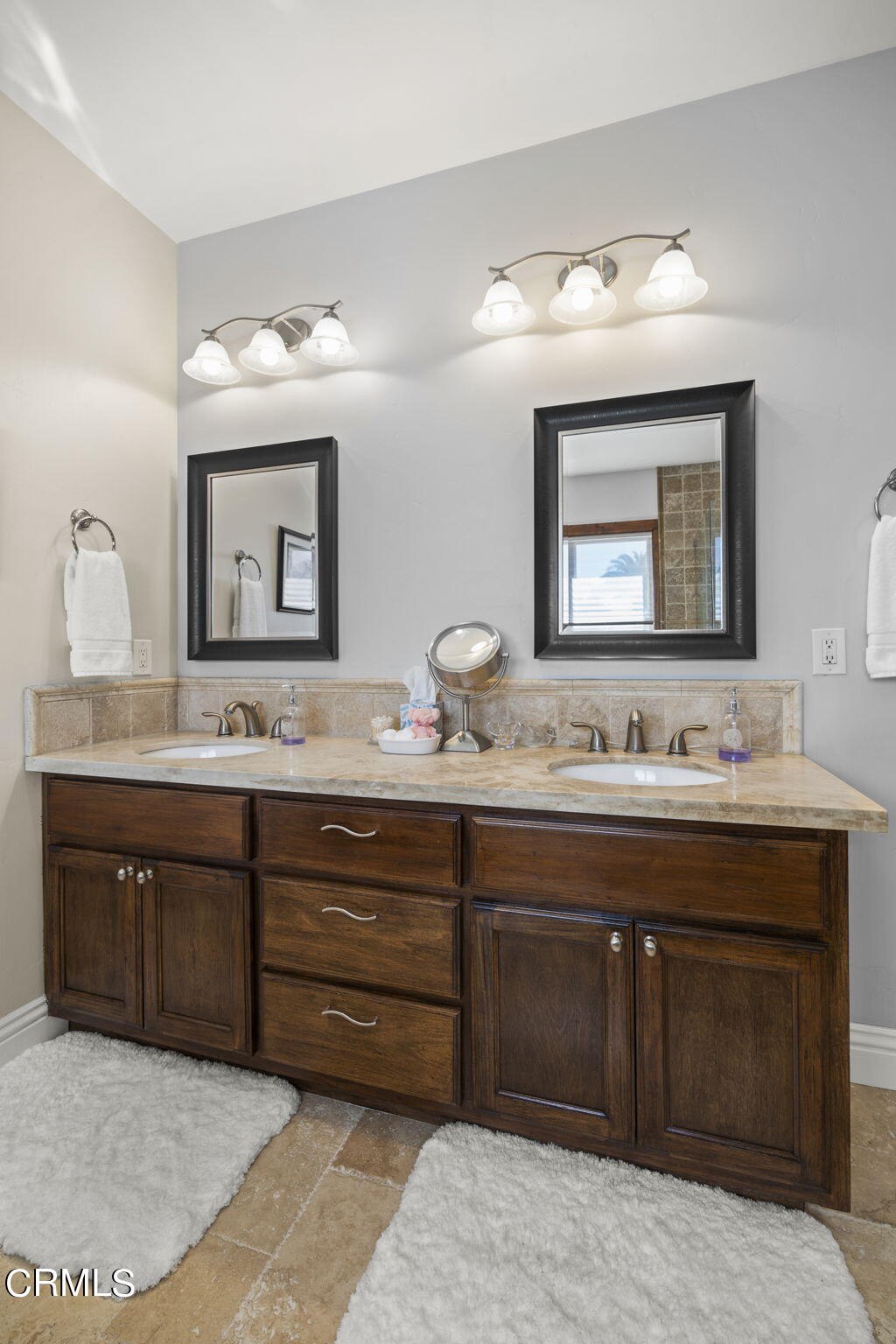 1006 Mesa Drive Camarillo, CA 93010 - Photo 41 of 74 Dual Sink Vanity