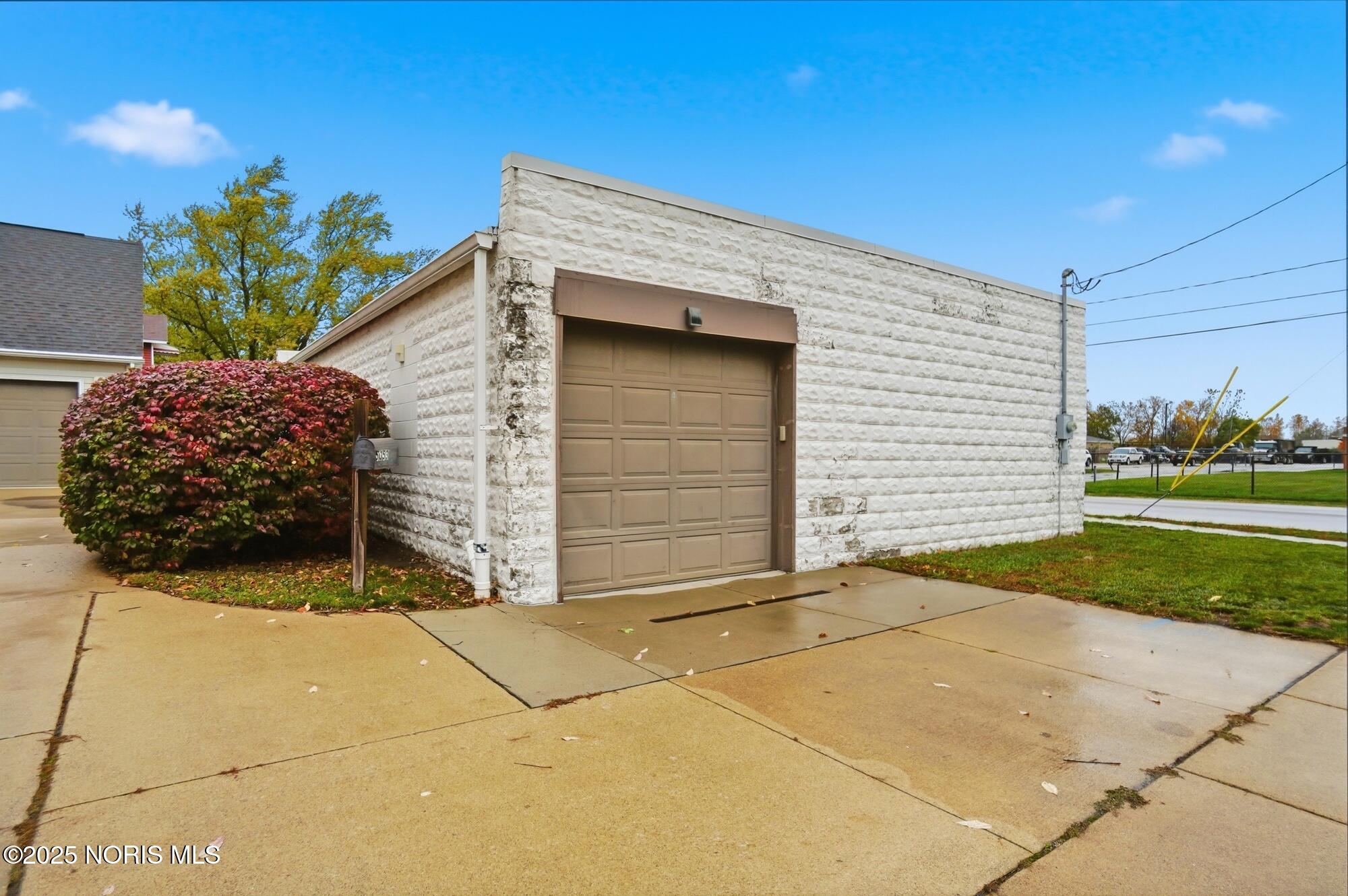 5053 Bennett Road Toledo, OH 43612 - Photo 58 of 59 Detached shop, great for a business owner
