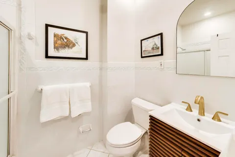 $639,000 | 843 West Grace Street, Unit 1E, Chicago, IL 60613