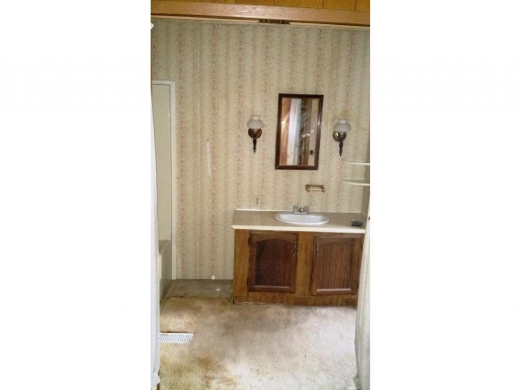 205 Hampstead Road Derry, NH 03038 - Photo 5 of 12