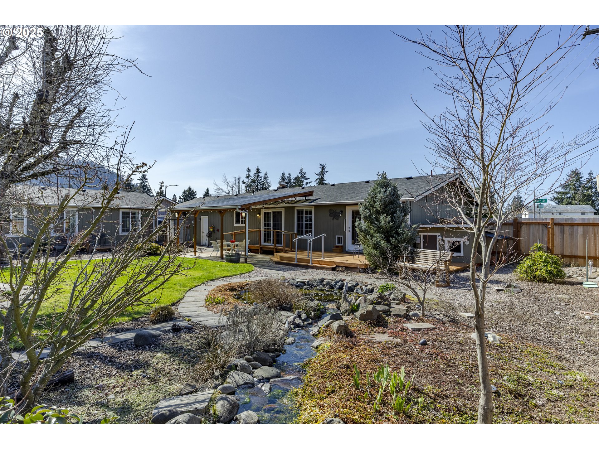 789 66th Street Springfield, OR 97478 - Photo 23 of 37 a front view of a house with a garden