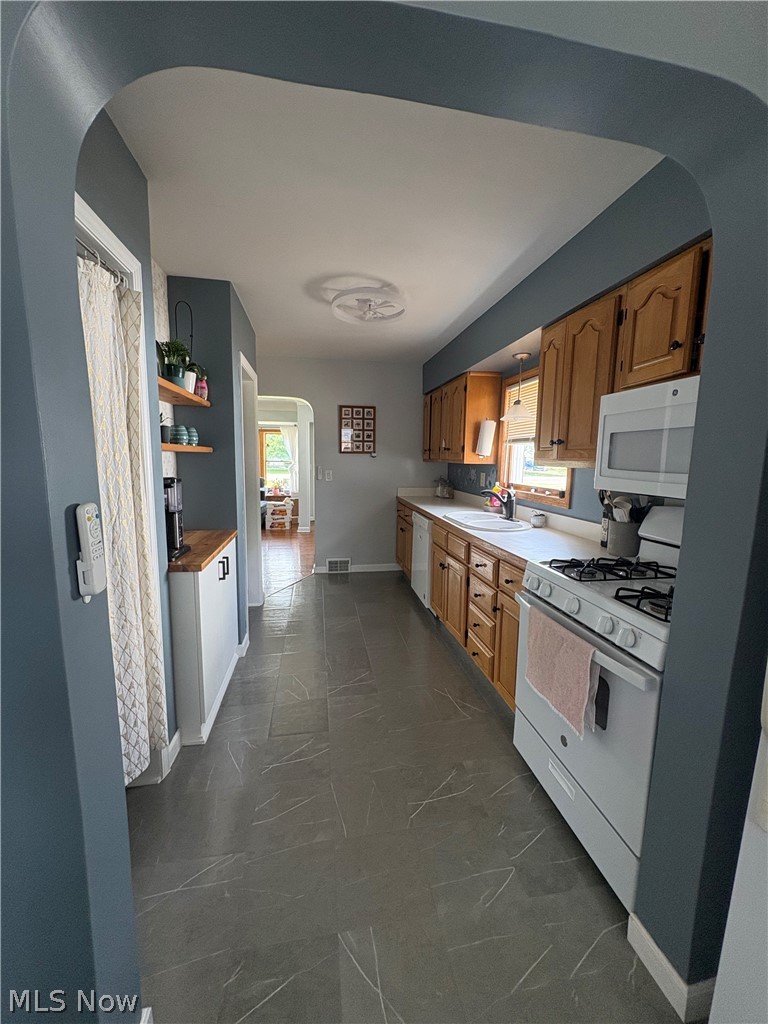 246 Hilliard Road Elyria, OH 44035 - Photo 5 of 50