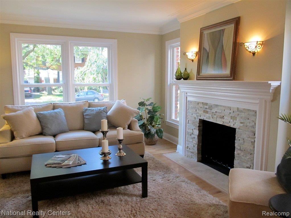 322 McMillan Road Grosse Pointe, MI 48236 - Photo 7 of 25 Living Room