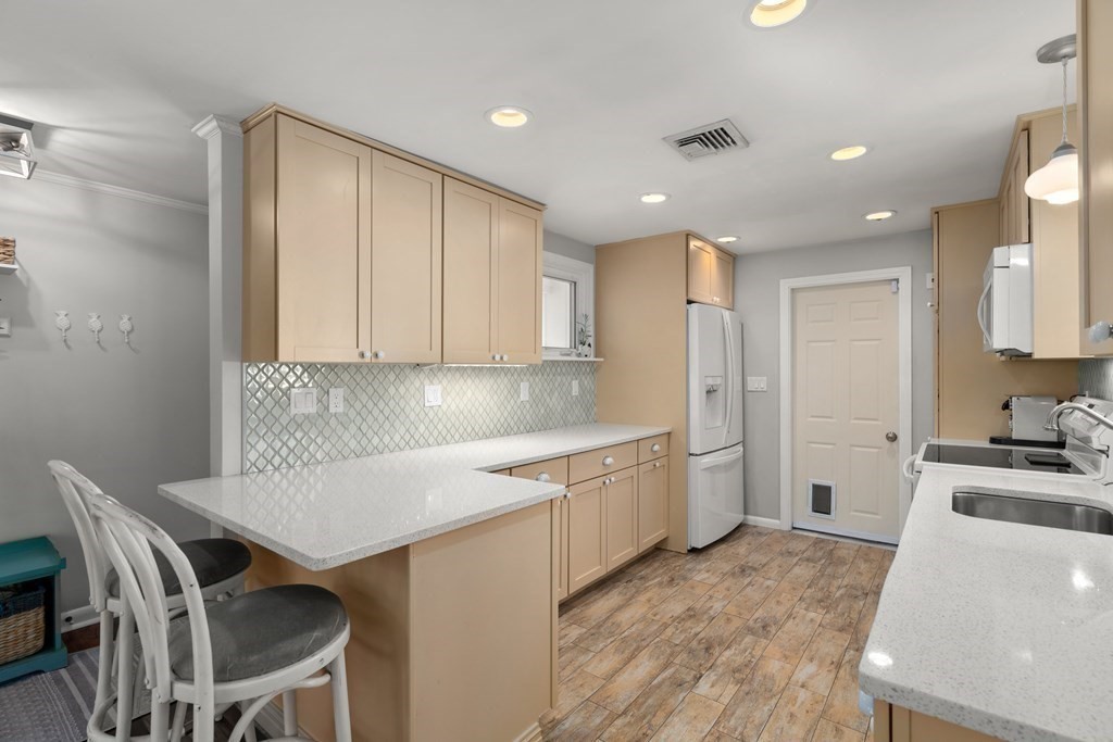 15 Emerson Road Wayland, MA 01778 - Photo 9 of 33