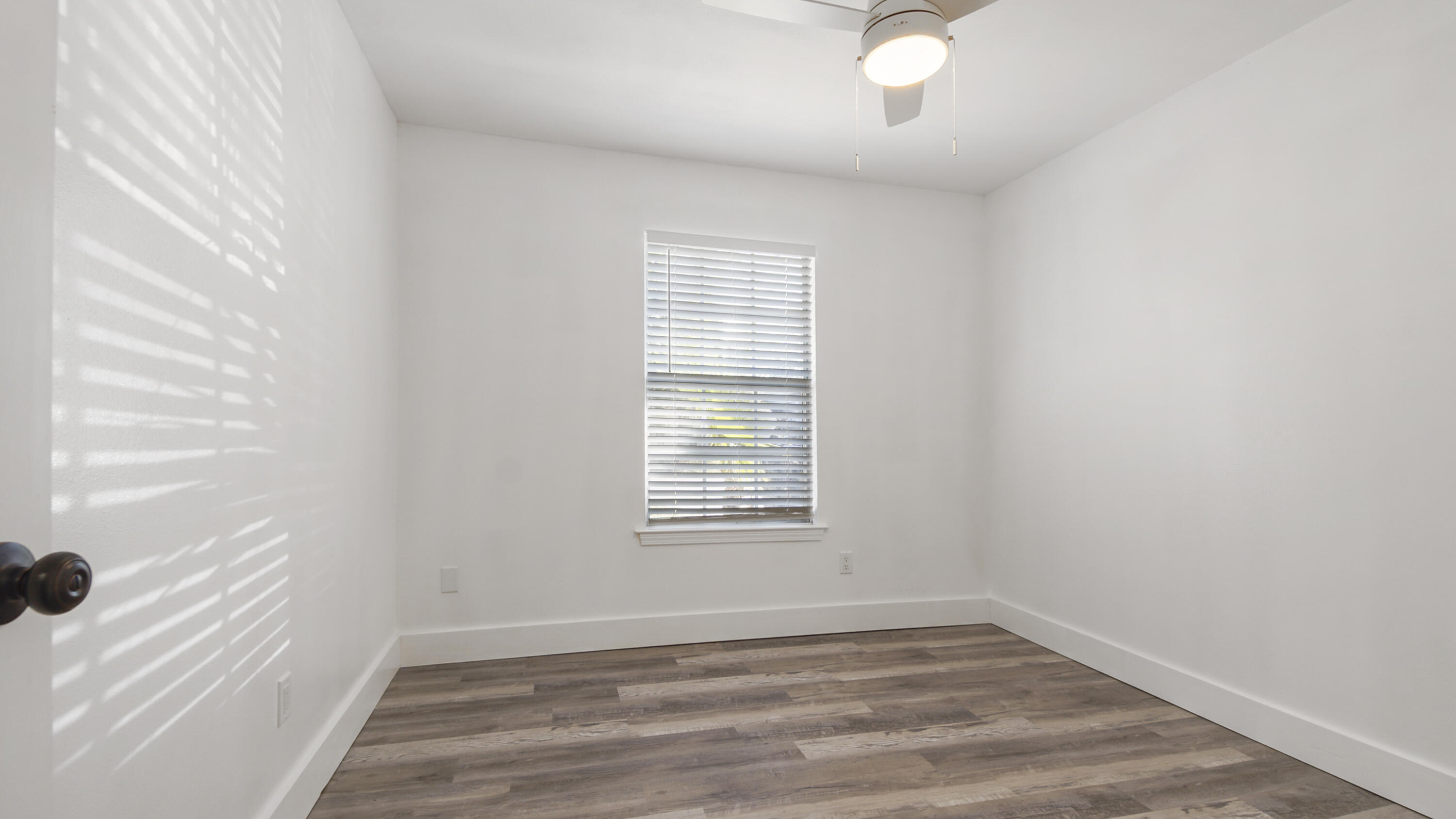 44 Ruby Circle Mary Esther, FL 32569 - Photo 27 of 34 an empty room with a window