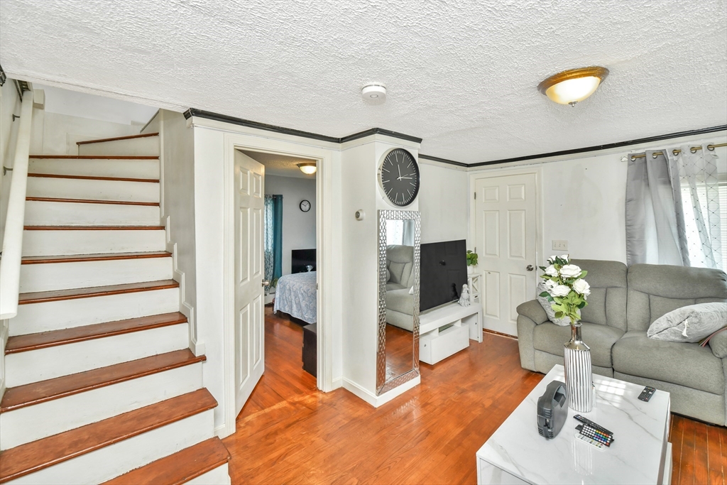 452 Tecumseh Street Fall River, MA 02721 - Photo 4 of 30