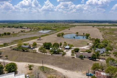 99 Roots Road Martindale, TX 78655 - Photo 2 of 28