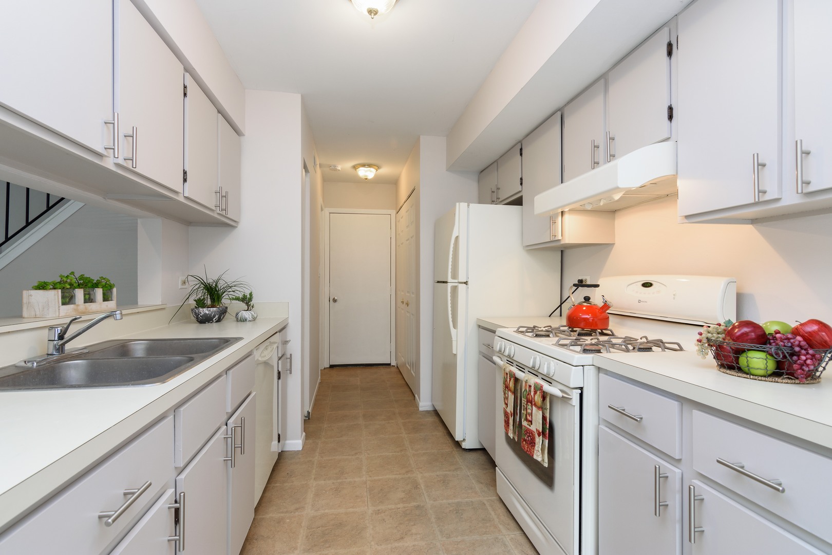 272 Butternut Lane, Unit 272 Streamwood, IL 60107 - Photo 4 of 11