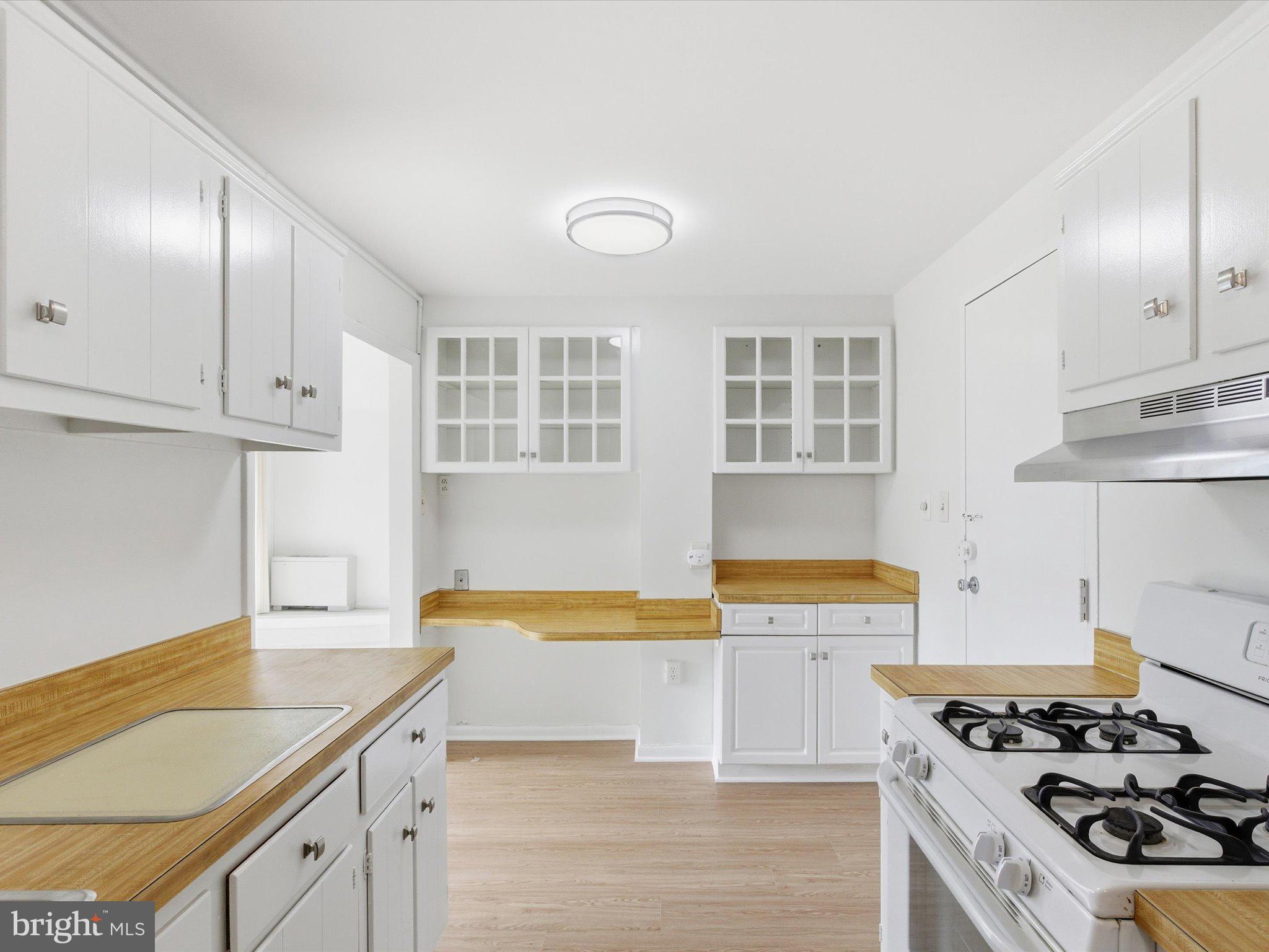 10201 Grosvenor Place, Unit 1001 Rockville, MD 20852 - Photo 15 of 49 Kitchen with Built-In Office Space