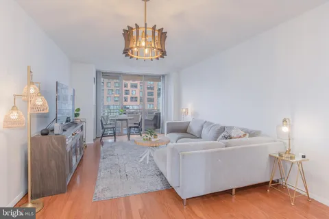 $330,000 | 4801 Fairmont Avenue, Unit 411, Bethesda, MD 20814