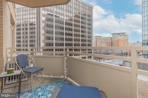 $330,000 | 4801 Fairmont Avenue, Unit 411, Bethesda, MD 20814