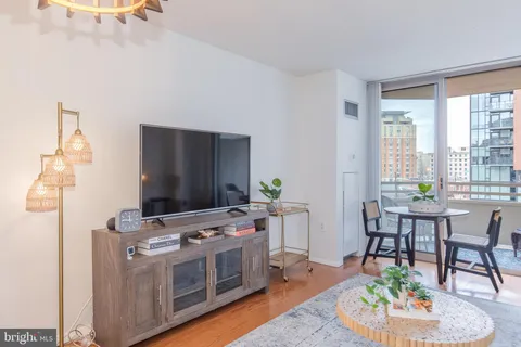 $330,000 | 4801 Fairmont Avenue, Unit 411, Bethesda, MD 20814