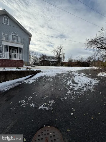 $3,800 | 3003 Preston Avenue, Alexandria, VA 22306