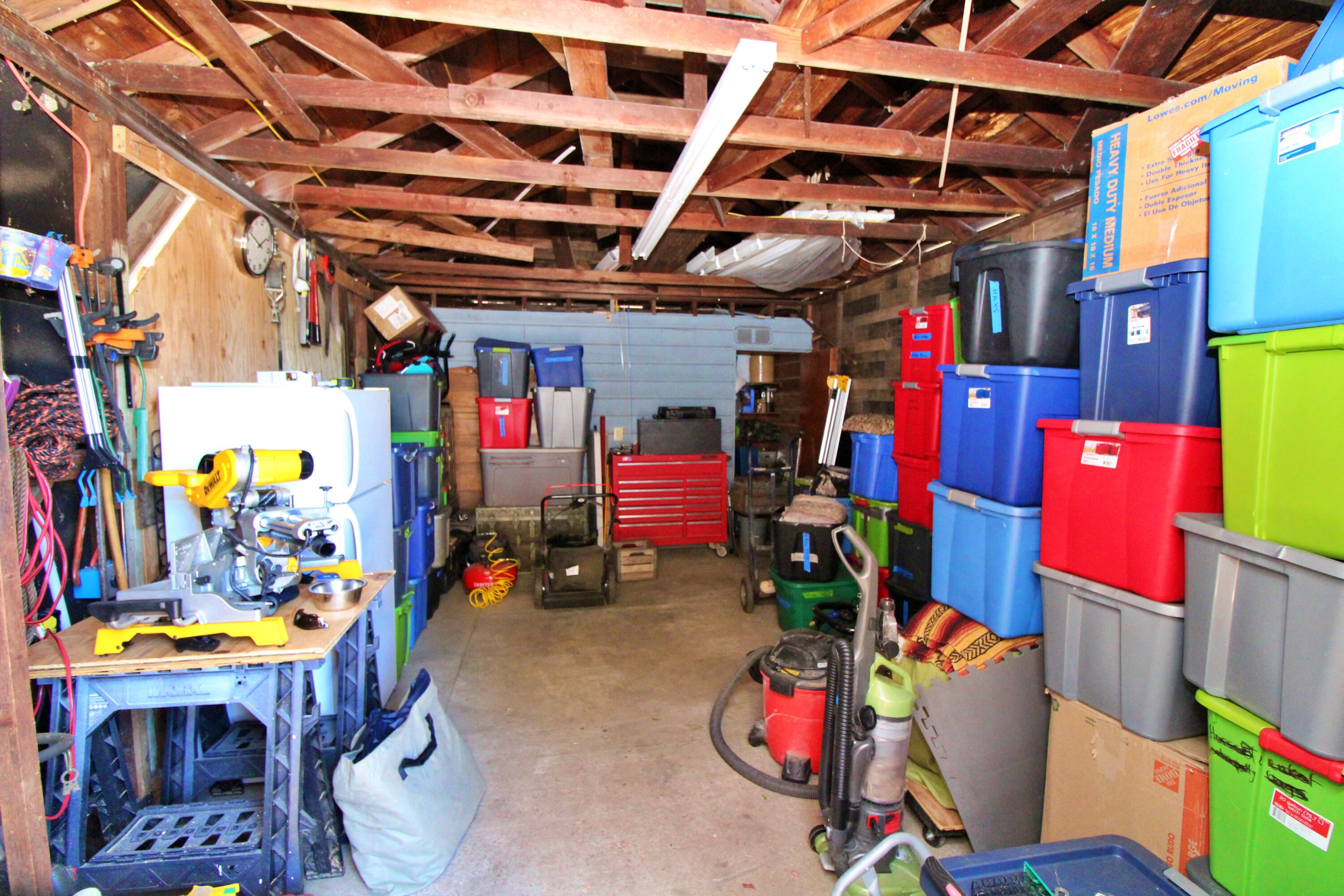 433 Lincoln Road Grants Pass, OR 97526 - Photo 29 of 33 Garage