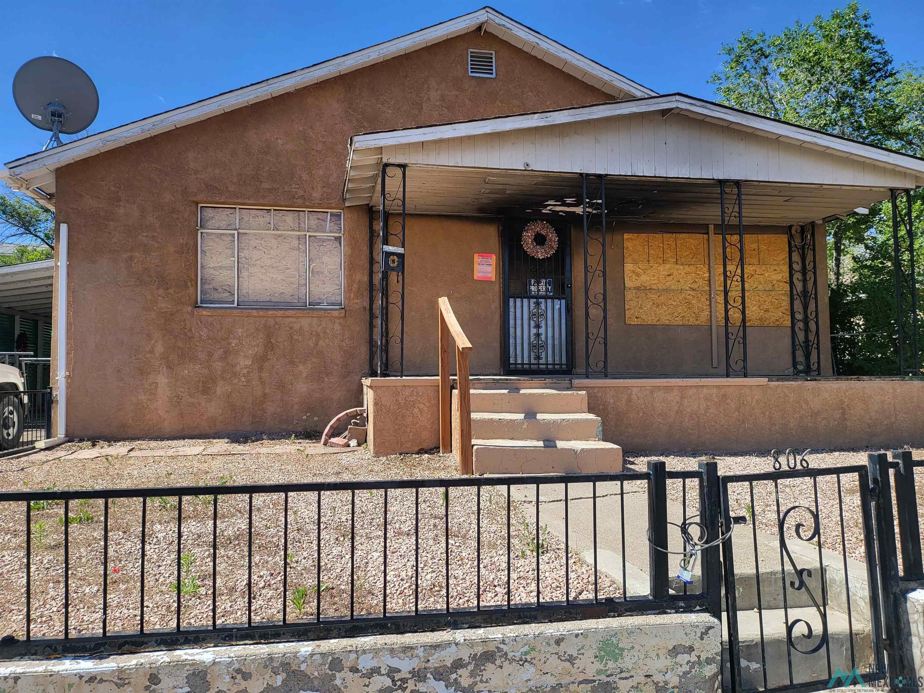 806 East Aztec Gallup, NM 87301 - Photo 1 of 2 Stucco exterior with covered front porch