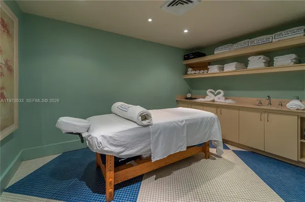 $10,000 | 1500 Ocean Drive, Unit 704, Miami Beach, FL 33139