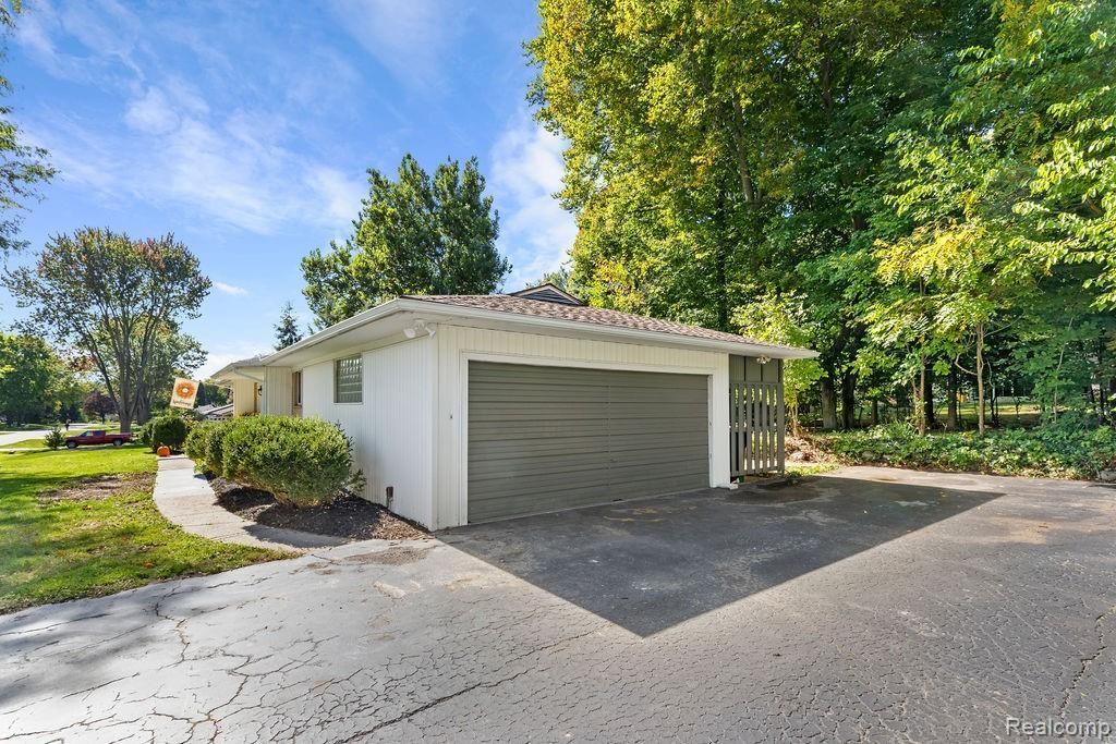 28403 Peppermill Road Farmington Hills, MI 48331 - Photo 12 of 26