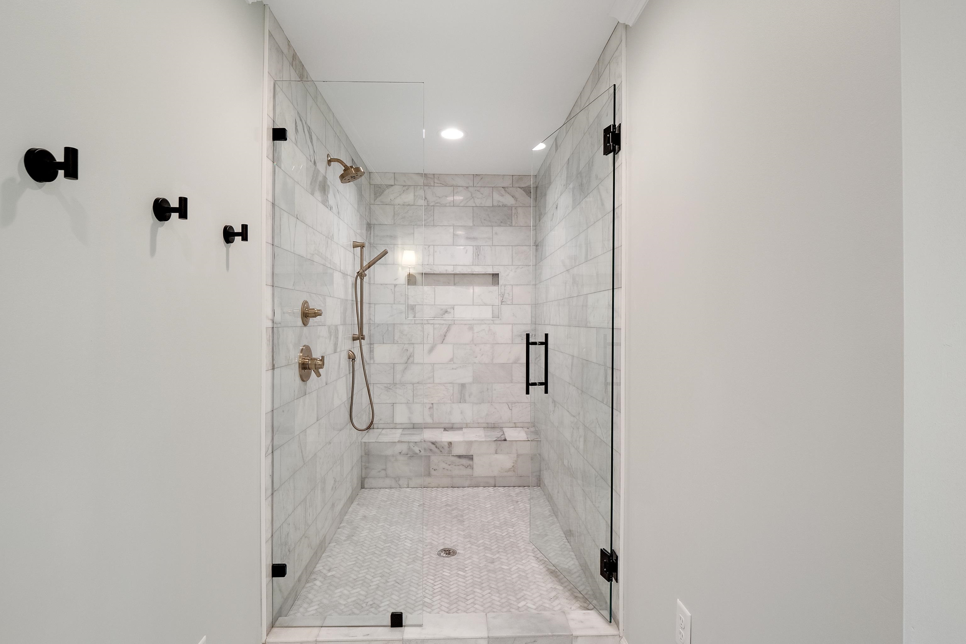 4800 Barfield Road Memphis, TN 38117 - Photo 11 of 25 a bathroom with a shower