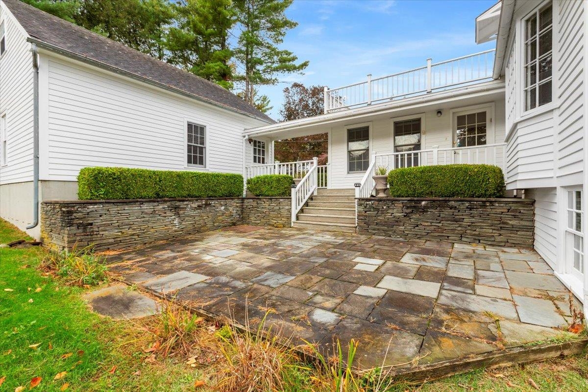 134 Monument Avenue Bennington, VT 05201 - Photo 3 of 39