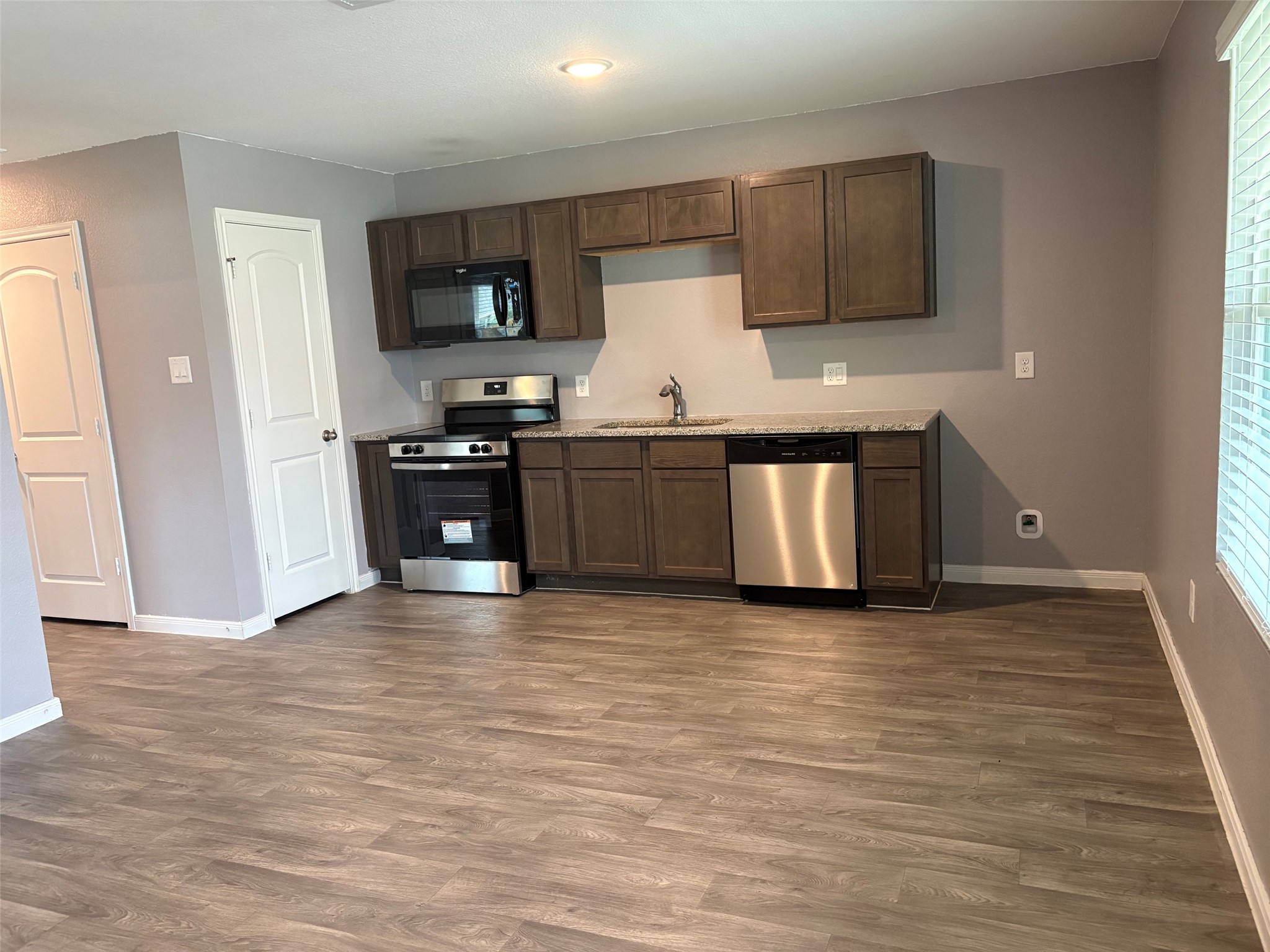 9822 Emerald Stone Way Conroe, TX 77306 - Photo 3 of 12 Kitchen with new stove and dishwasher