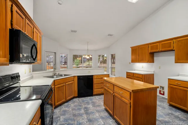 $600,000 | 8902 Enchanted Park, Boerne, TX 78015