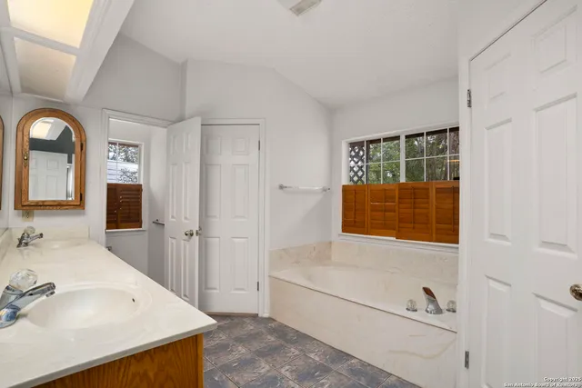 $600,000 | 8902 Enchanted Park, Boerne, TX 78015