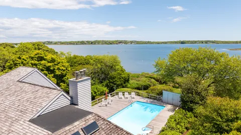 $4,195,000 | 6 Lakeside Court, Montauk, NY 11954