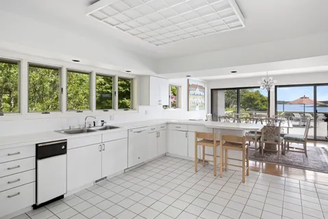 $4,195,000 | 6 Lakeside Court, Montauk, NY 11954